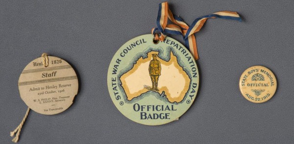 Patriotic badge. Collection of Ed J.